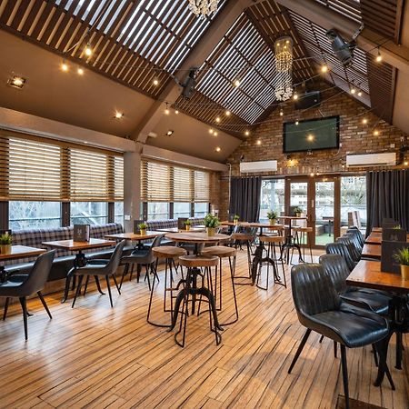 Siberia Bar&Hotel Aberdeen Bagian luar foto