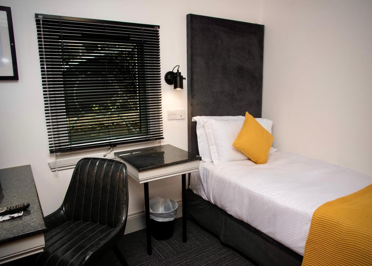 Siberia Bar&Hotel Aberdeen Bagian luar foto