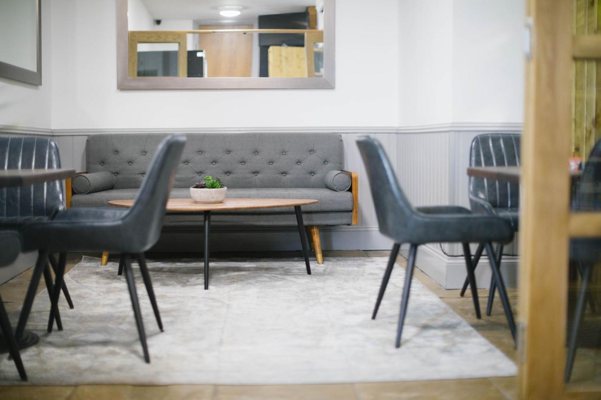 Siberia Bar&Hotel Aberdeen Bagian luar foto