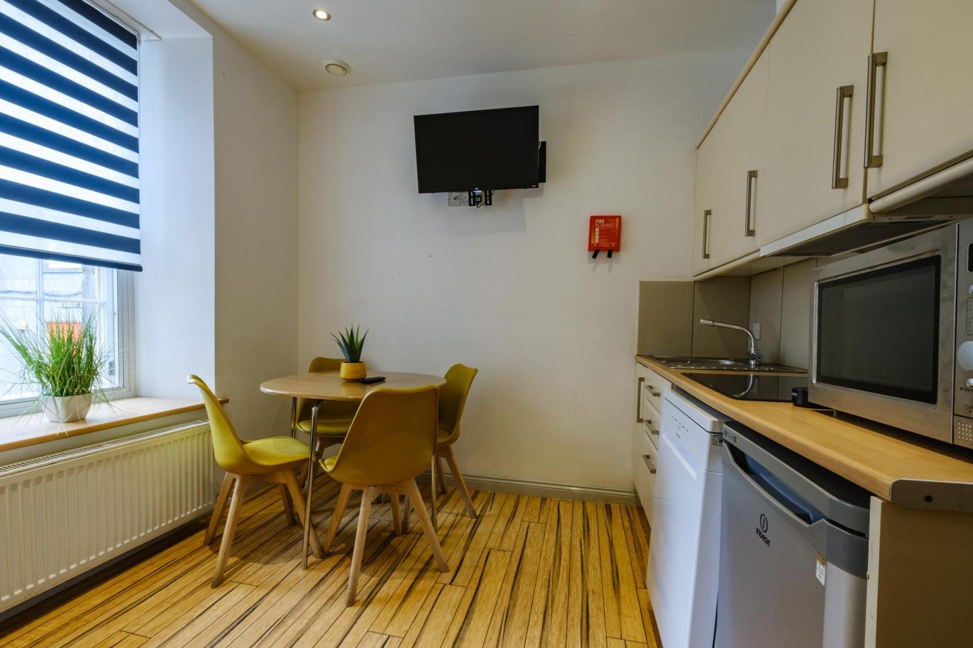 Siberia Bar&Hotel Aberdeen Bagian luar foto